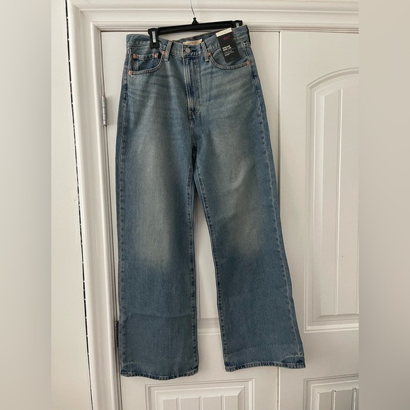 NWT Levi’s Women’s Light Blue Ribcage Wide Leg Jeans sz 30x34 - Picture 3 of 6